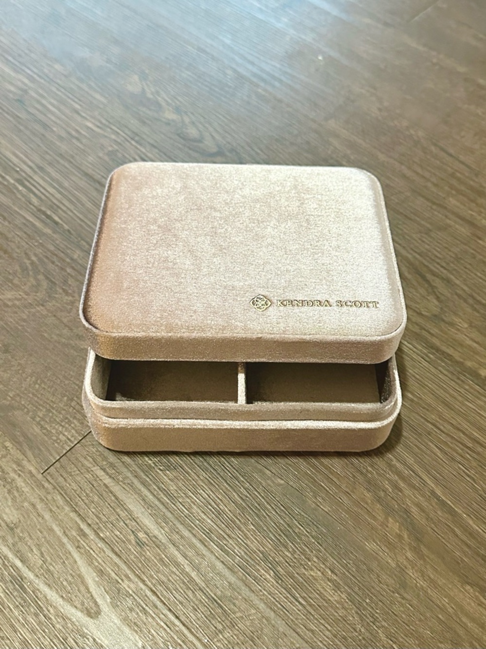 Kendra Scott Jewelry Case - Picture 3 of 6